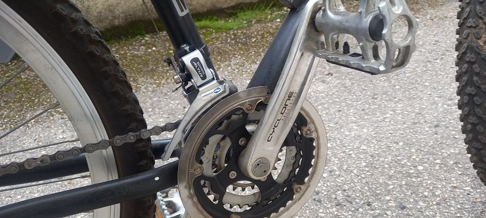 Cadeira e bicicleta