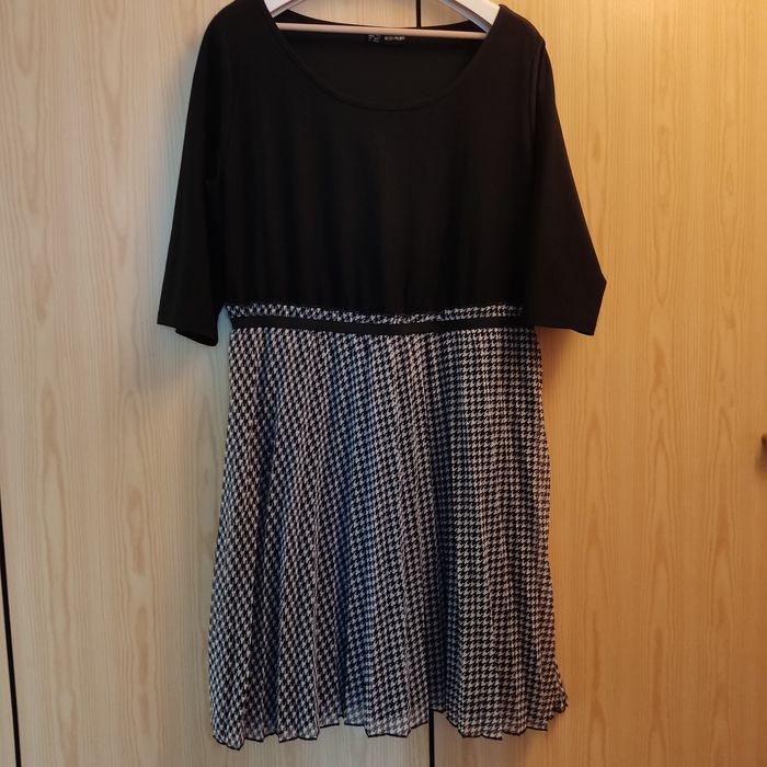 Body Flirt sukienka plisowana 42/44