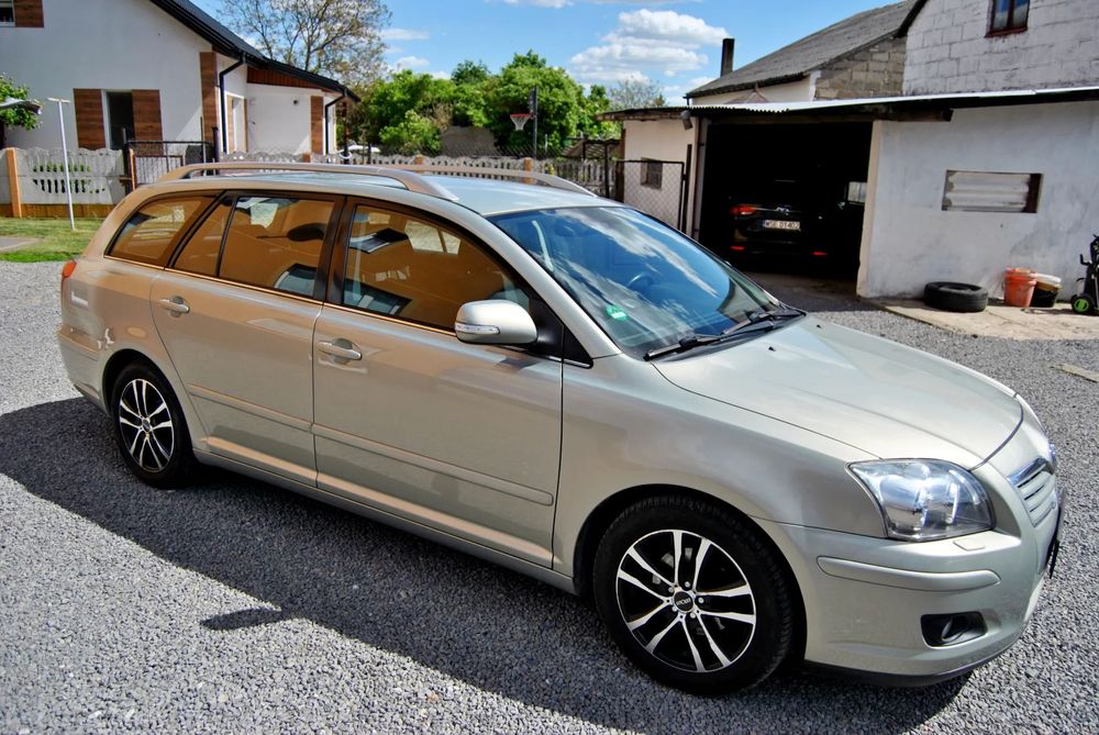 Toyota Avensis 1.8 Lift 127 Przebiegu Zdrowa Toyka Bez Rdzy