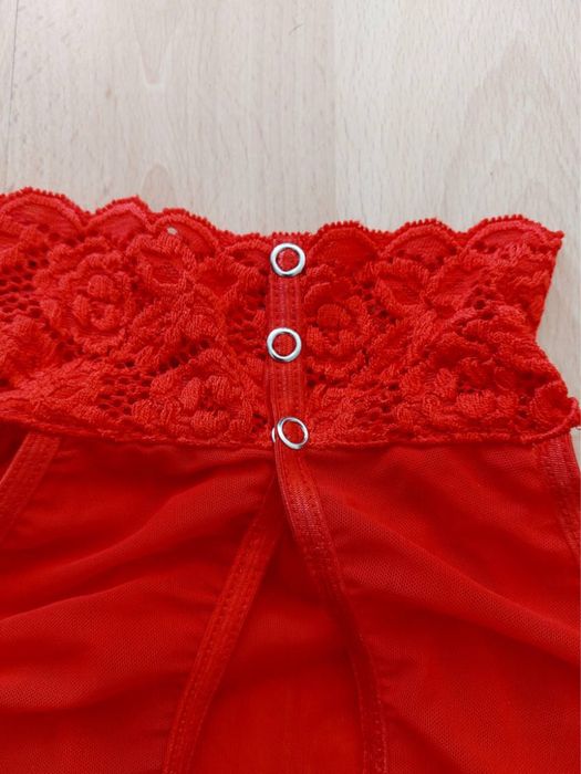Top koronkowy czerwony