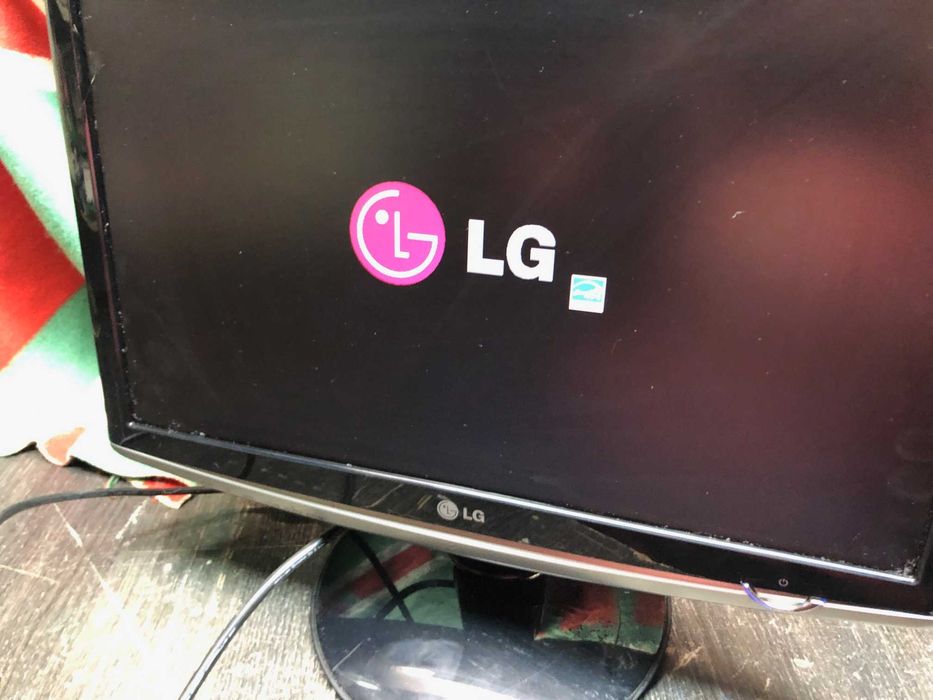LG Flatron W1952TQ