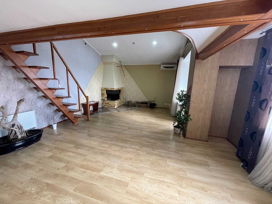 Центр Спаська офіс в бізнес-центрі 238 кв.м. ремонт ціна 150 тис.у.о.