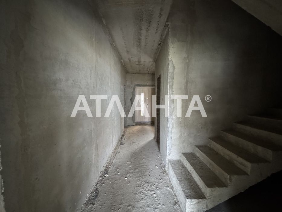 Продається двоповерховий котедж із власною земельною ділянкою!