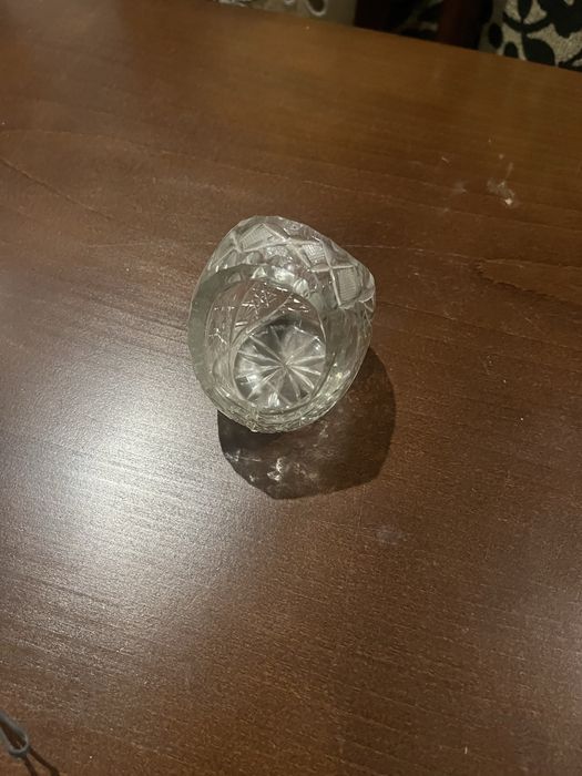 Sprzedam piękny, kryształowy koszyczek.
