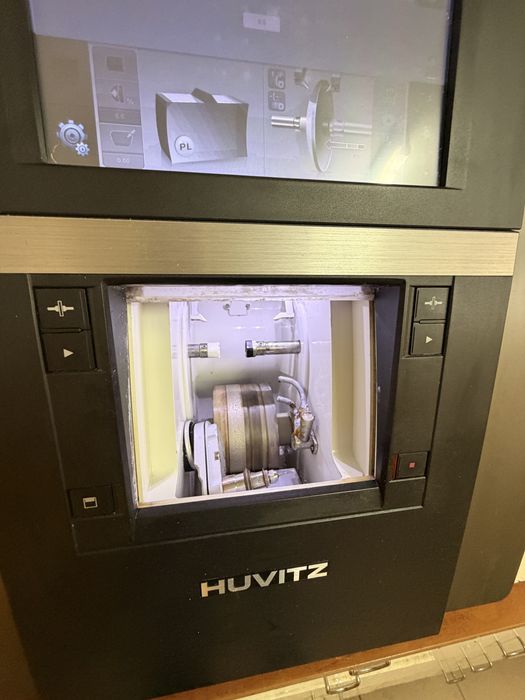 Automat szlifierski optyczny HUVITZ