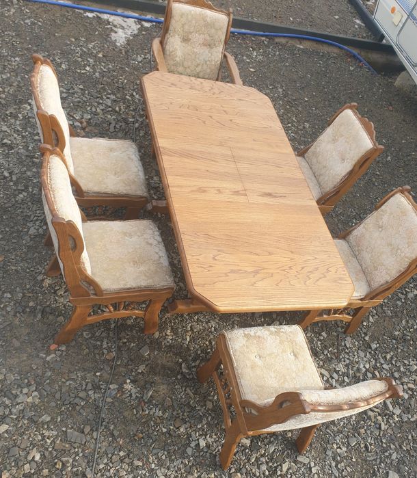 Stół dębowy z krzesłami