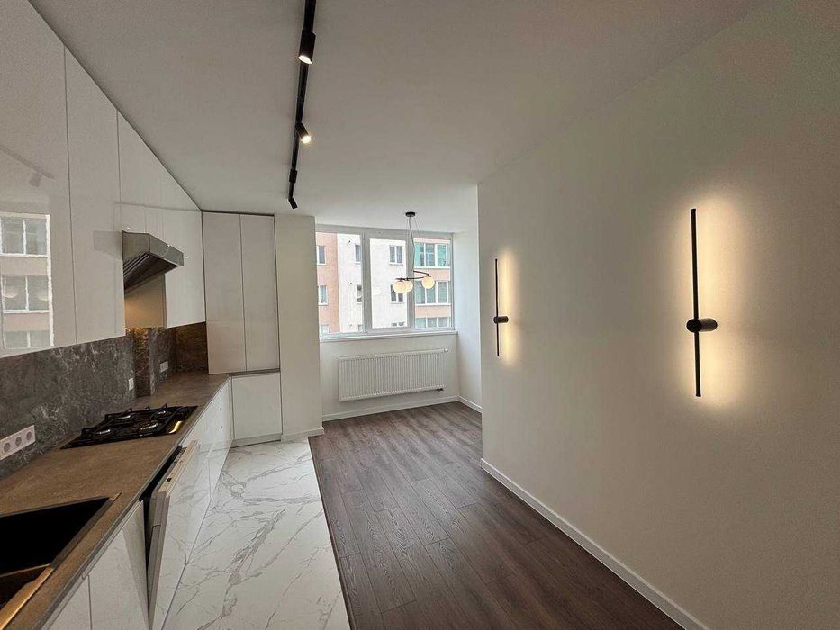 Трикімнатна квартира з ремонтом в центрі міста_M