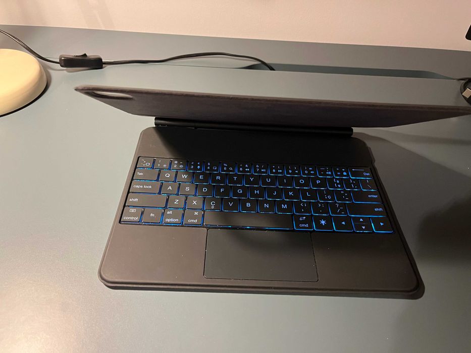 Teclado / Capa Compatível com dispositivos de 13" - Retroiluminado