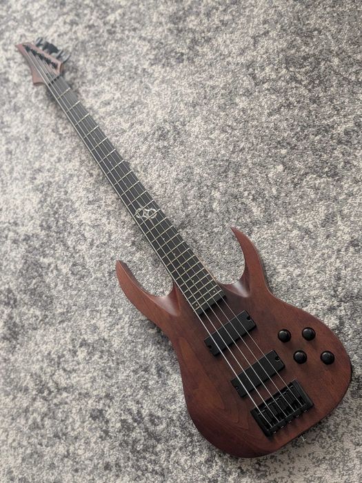 Бас-гитара Solar Guitars AB2.5AN (5 струн) + кейс