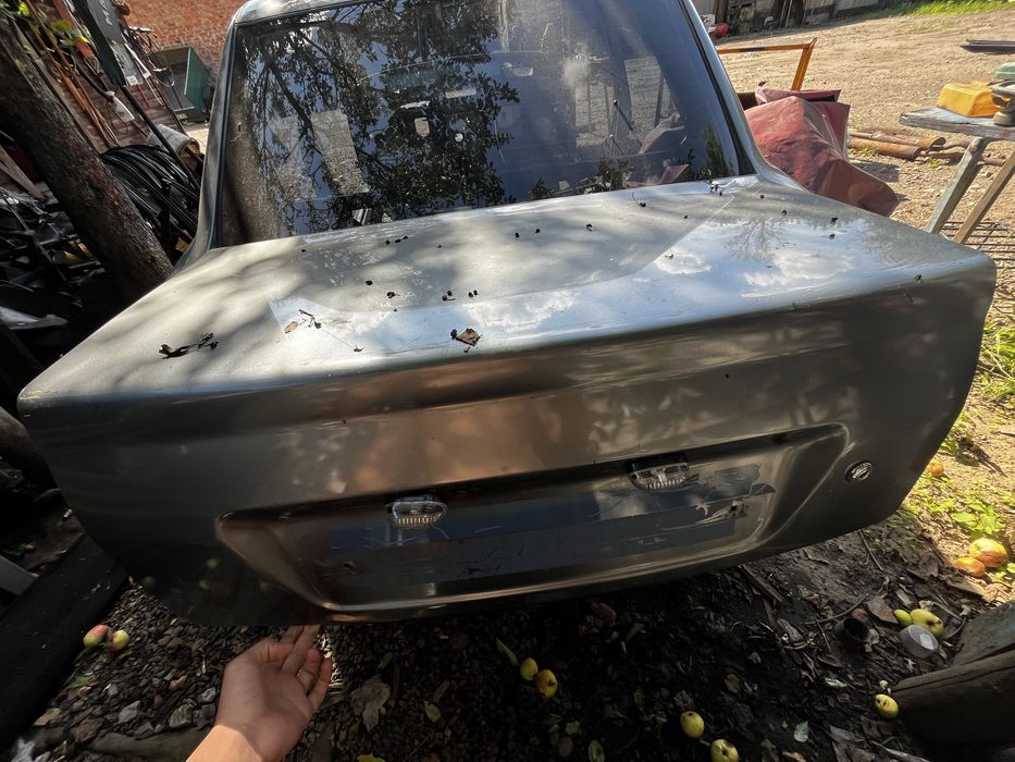 Кришка багажника приора