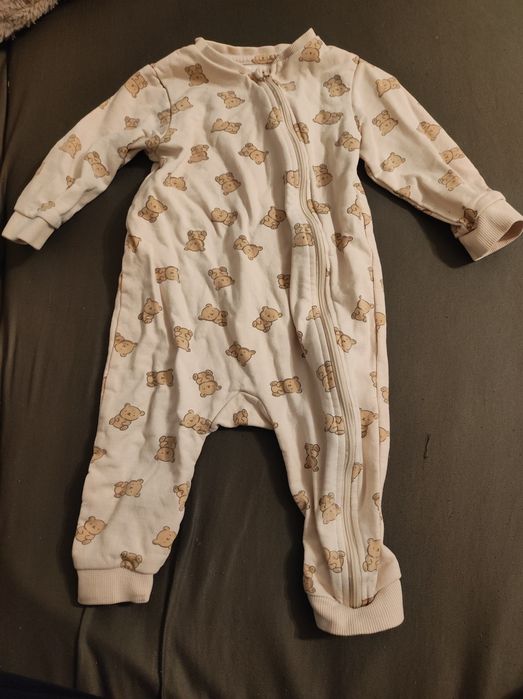 Trzy kombinezony/pidzamki