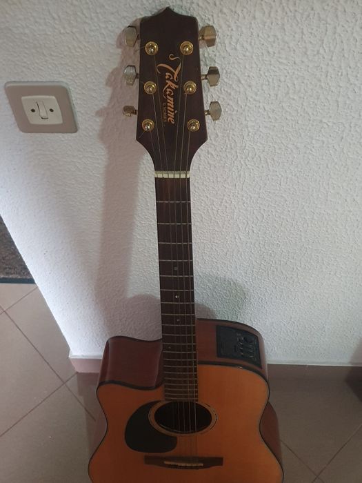Guitarra electro-acústuca Takamine