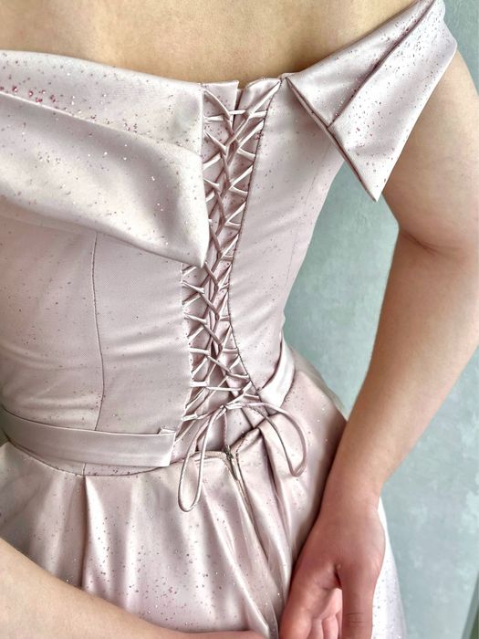 Елегантна випускна сукня кольору пудри