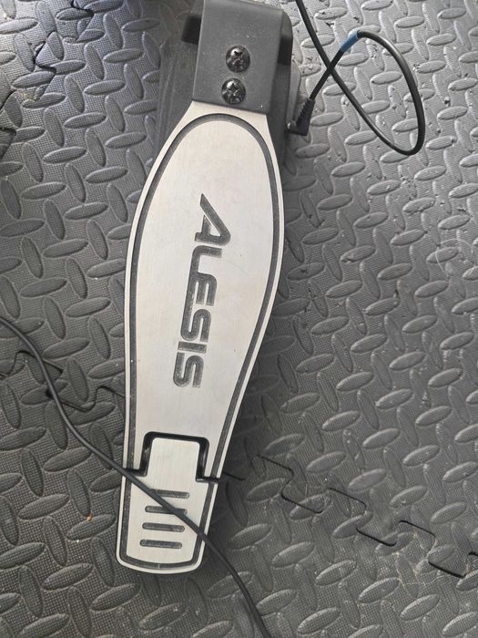 Bateria Alesis Nitro Max