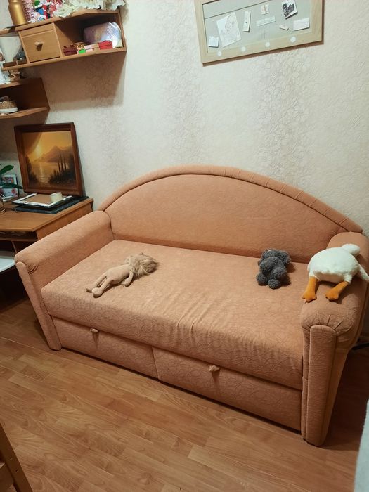 Диван нерозкладний