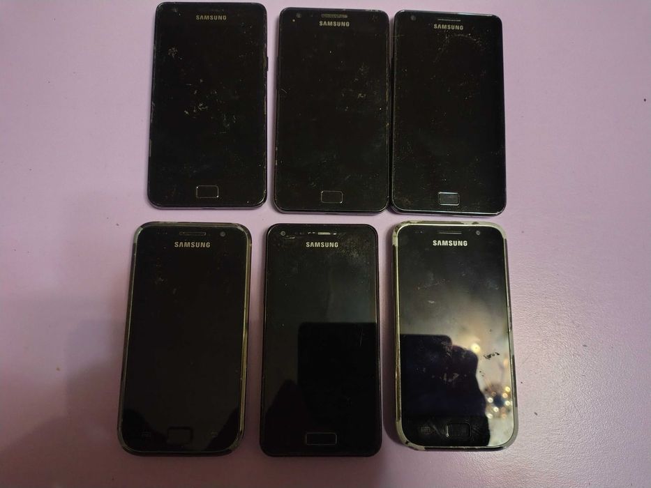 22 телефона Samsung на запчастини або відновлення