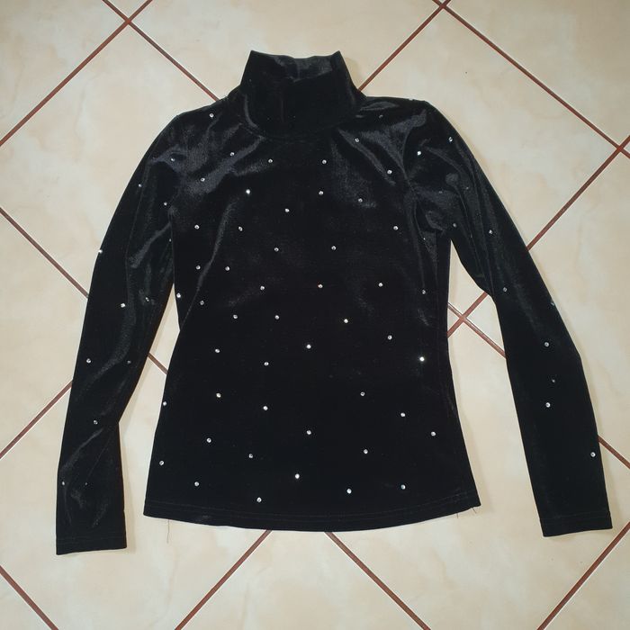 Welurowy golf bluzka z kryształkami cyrkoniami