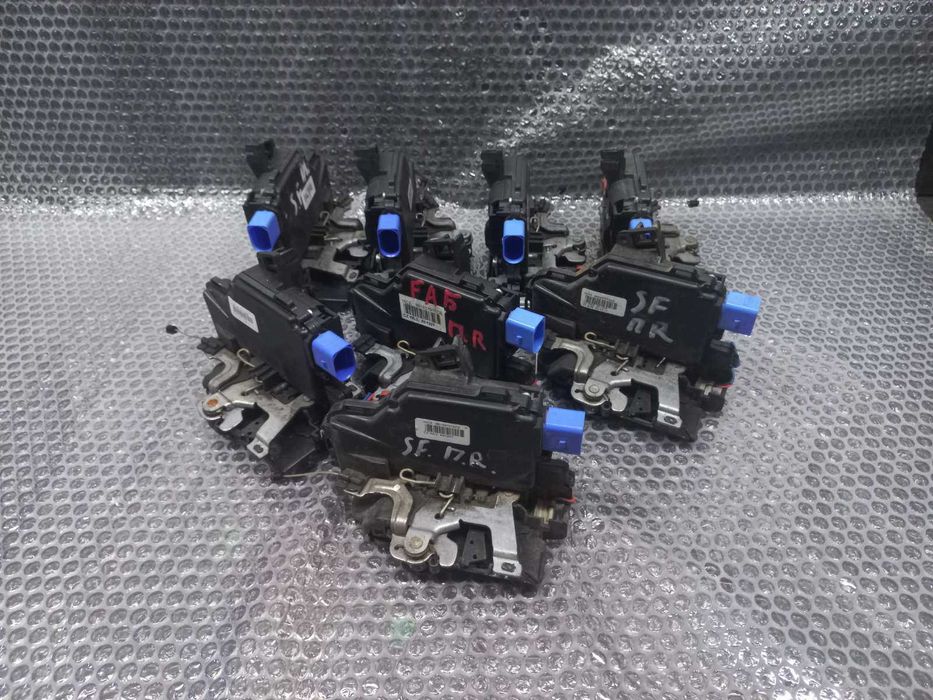 Замок двери шкода фабия мк2 замок даверей Fabia MK2