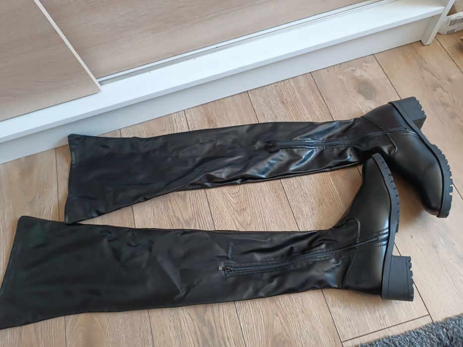 Czarne kozaki na obcasie