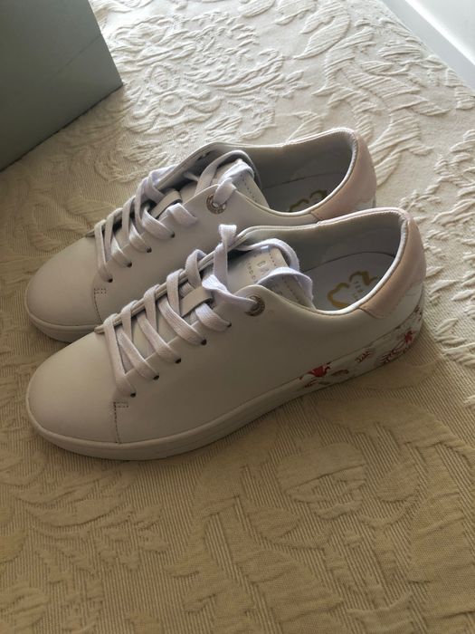 Sapatilhas brancas Ted Baker, NOVAS, nunca usadas. Tamanho 37