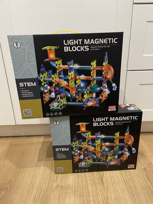 Dwa zestawy klocki magnetyczne 110 elementow swiecacy tor kulkowy