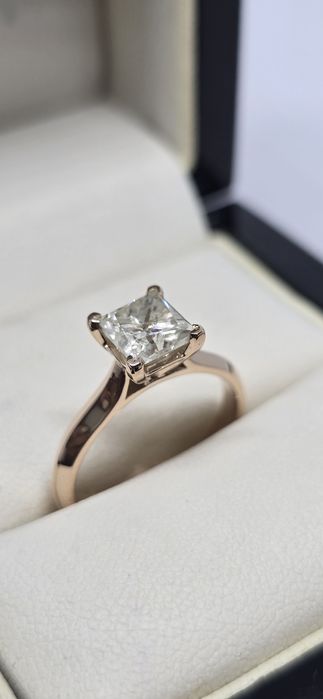 Каблучка з натуральним діамантом Принцеса