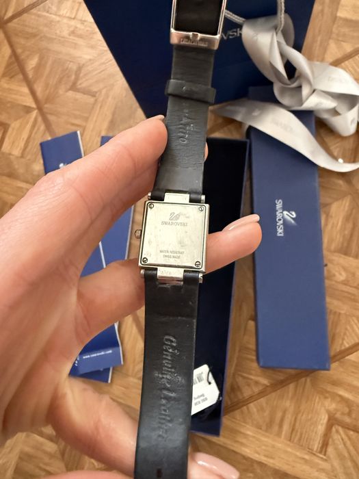 Swarovski годинник