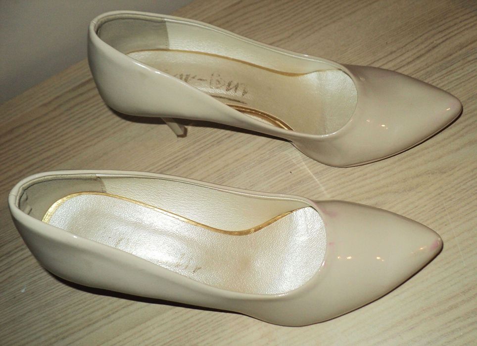 Szpilki ecru roz. 39