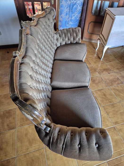 Conjunto sofá e poltronas estilo clássico