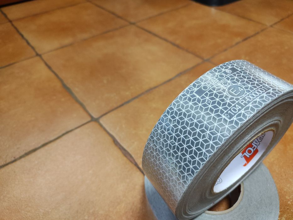 Taśma odblaskowa konturowa srebrna i czerwona 120 zł sztuka rolka 50