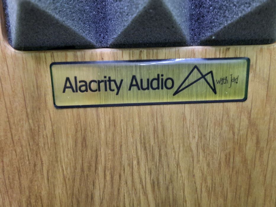 Alacrity Audio Dundee 5 - Colunas de 2 vias - Ex-demo