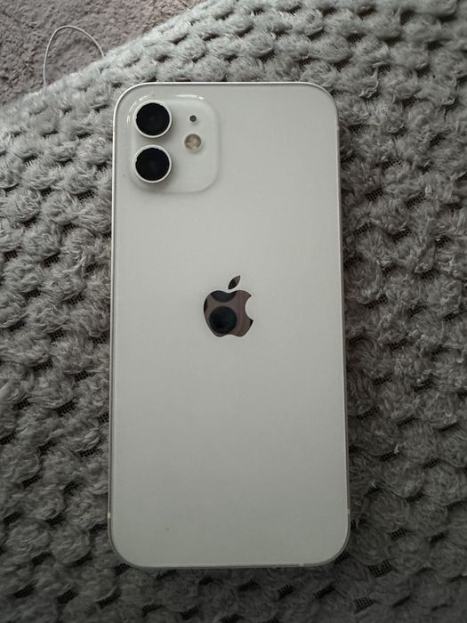 Iphone 12 64GB, 72% koncycji baterii