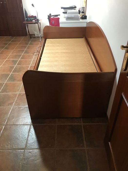 Cama individual com gavetão