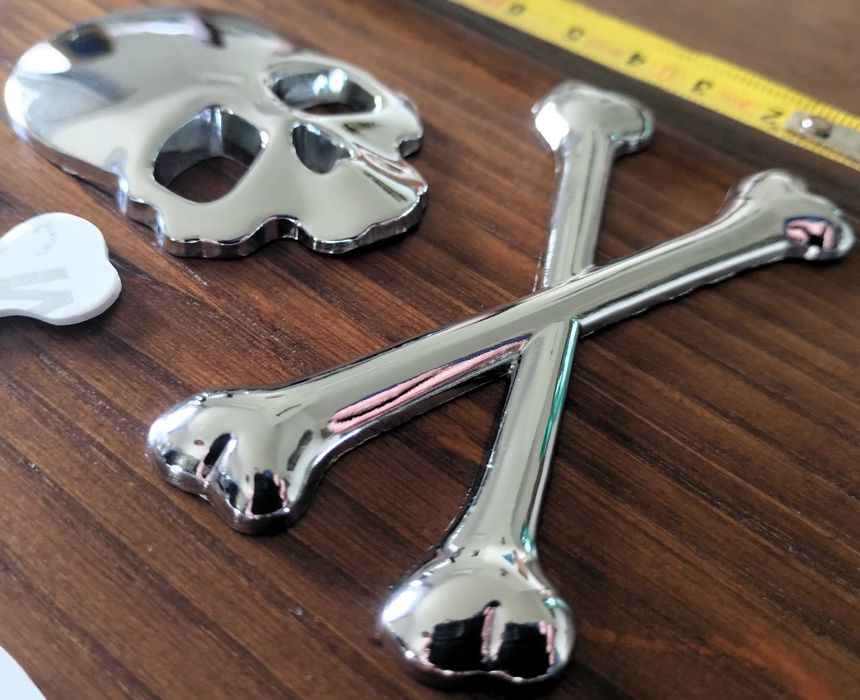 Caveira Autocolante Metal Relevo Decorativa Prateada