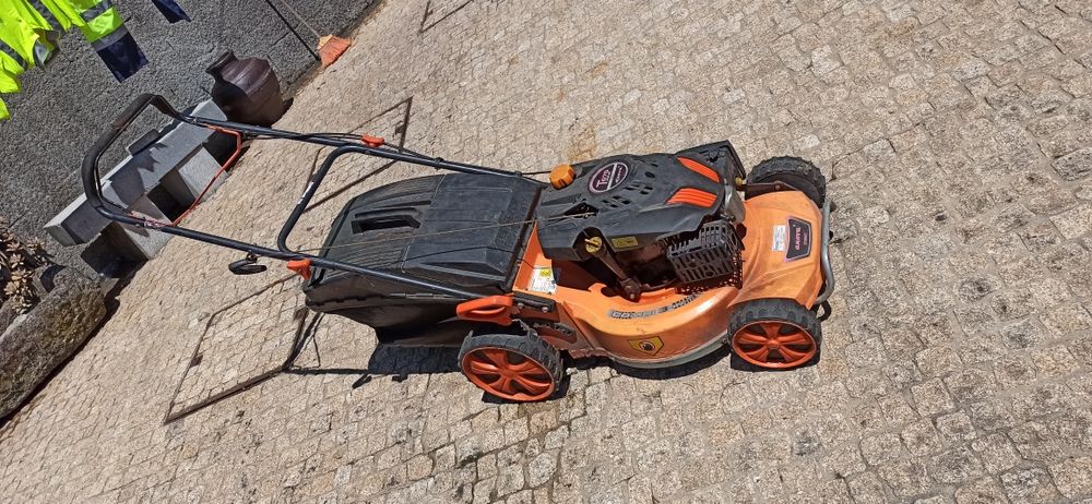 Máquina cortar relva