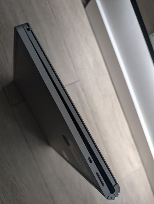 Microsoft Surface Book 2 13.5 i7-8650u 8/256gb Nvidia 1050