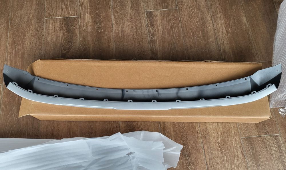 Накладка губи Ford Escape 2023 2024 2025