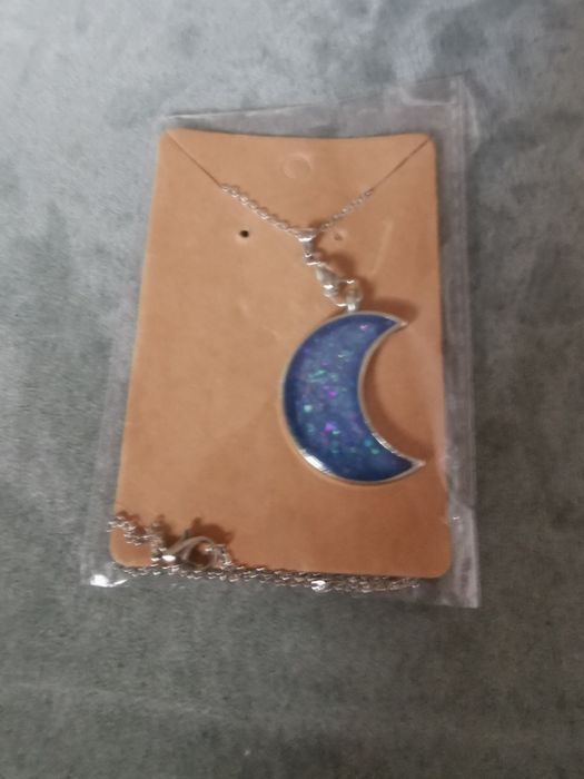 Brincos - 5€ cada fios - 10€ cada portachaves - 8€cada, tudo em resina