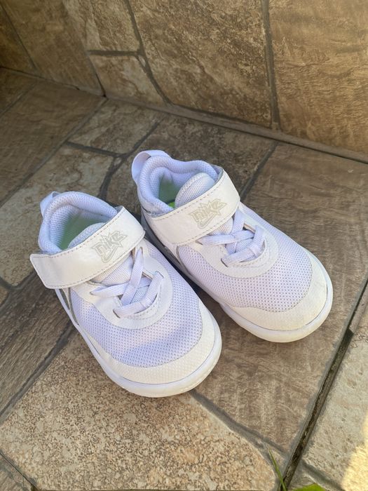 Кросівки білі nike