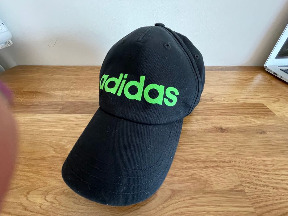 czarna czapka z daszkiem adidas (adidas neo)- jak nowa.