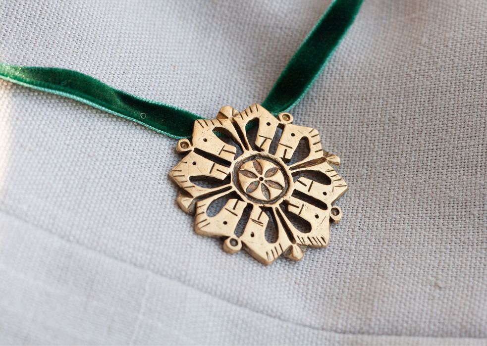 Прикраса підвіска на шию Дукач кулон квітка купити чокер