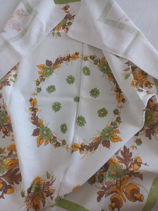 Kolorowy obrus lniany