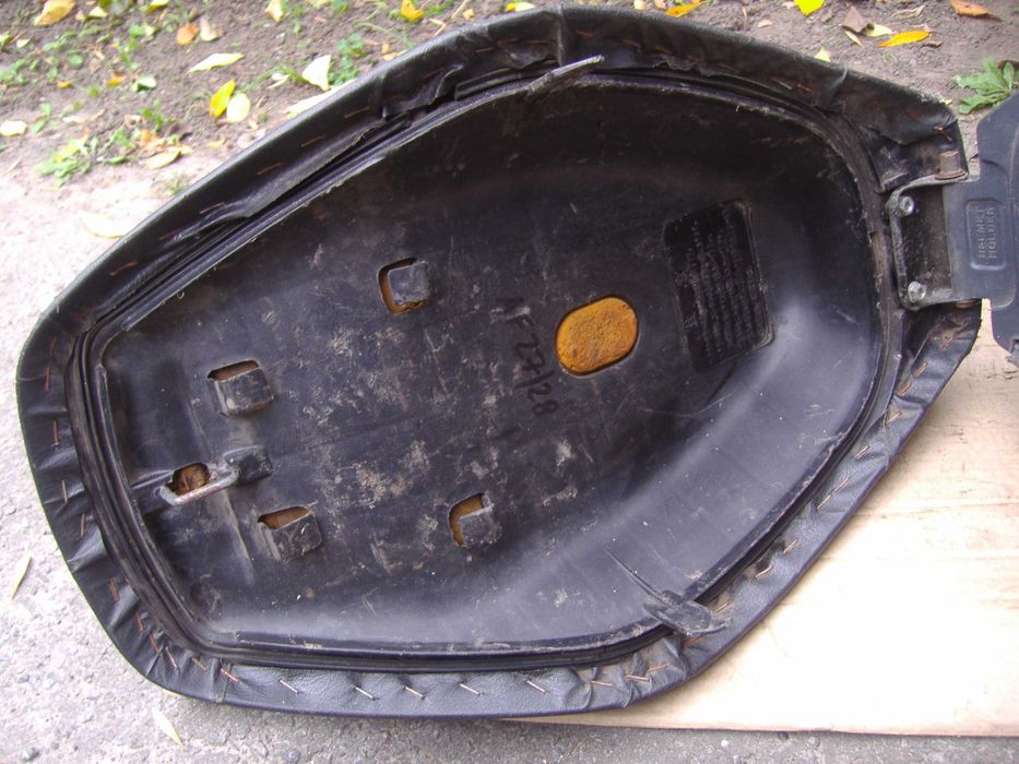 Сиденье + унитаз на скутер/мопед Honda Dio AF27 AF28 полик торпеда