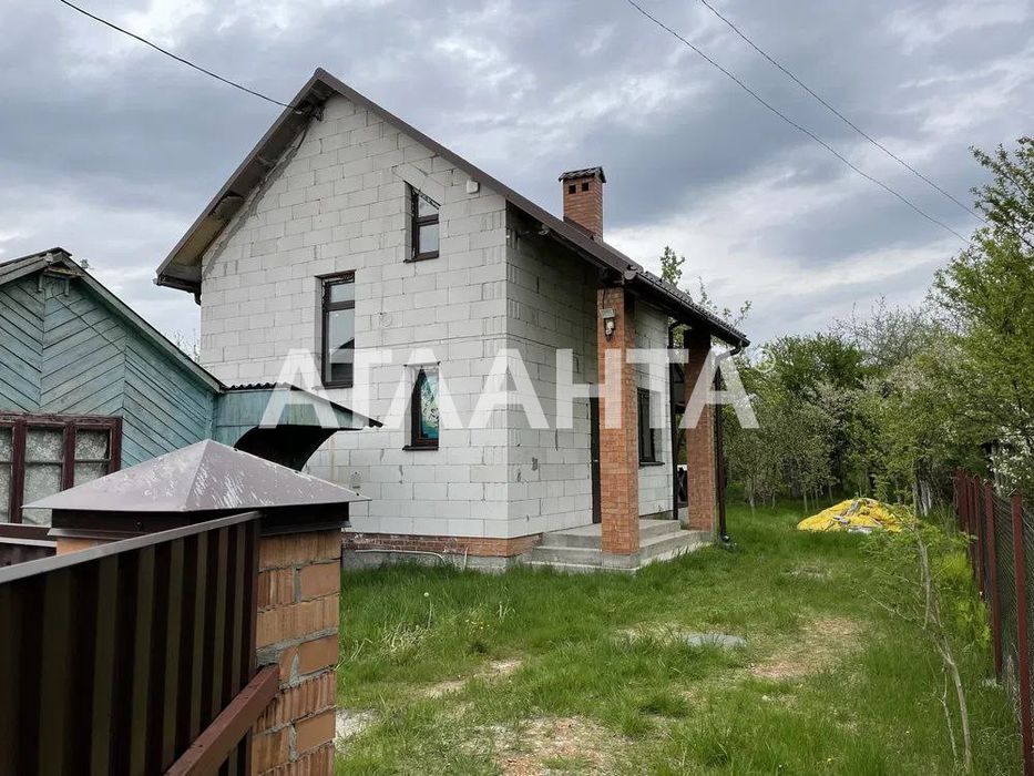 Пропонуємо до продажу затишний двоповерховий будинок.