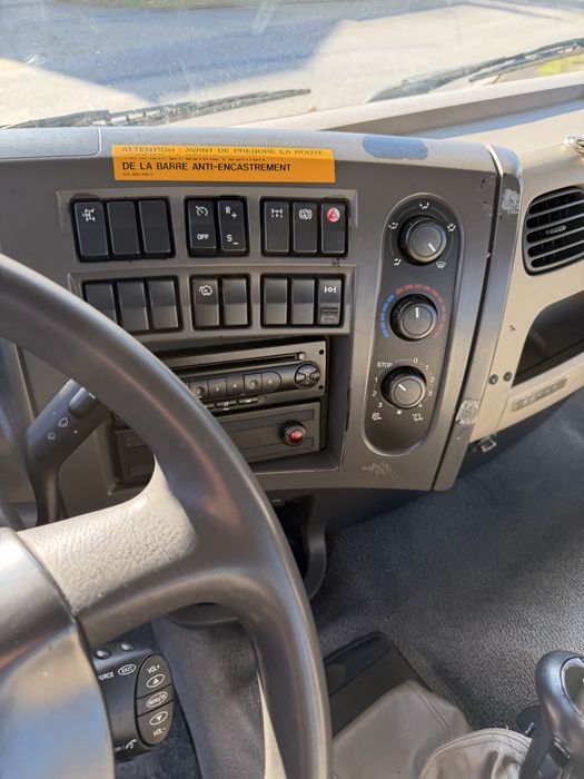 Camião kerax com Ampliroll e grua