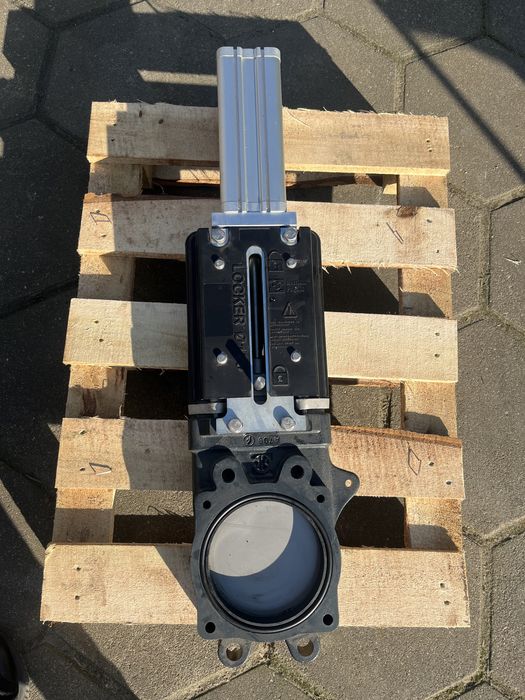 Zasuwa tłokowa z sił pneumatycznym B.P. 6" Beczkowóz Joskin Annaburger