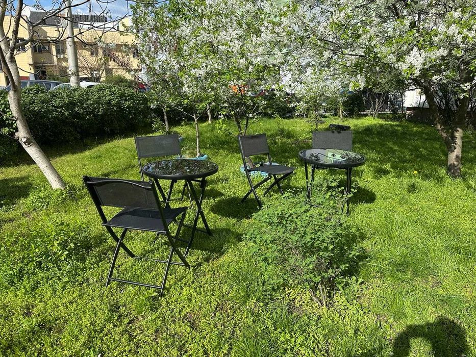 Стол раскладной и стулья 2шт, для кофейни, в салон, на дачу