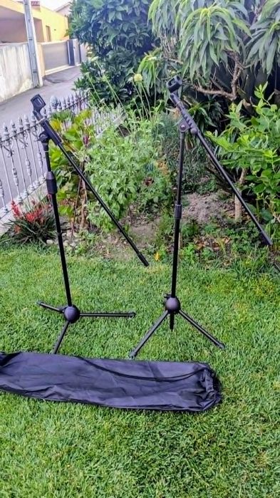 Conjunto de 2 Tripés de Microfone (Girafa) + Saco de Transporte
