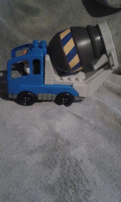 vendo brinquedo- máquina de obras