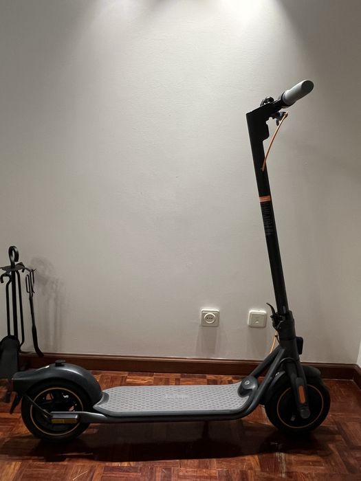 Ninebot F40 | Excelente Estado | 1053,1 km | Caixa + Fatura |